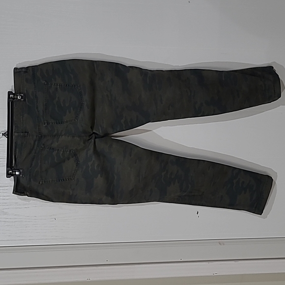 Chaps Denim Camophlage Pants - Picture 4 of 6